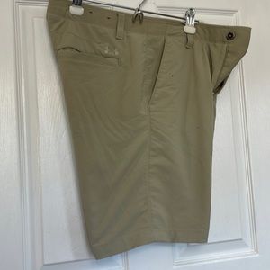 Mens Under Armour khakis shorts-size 34